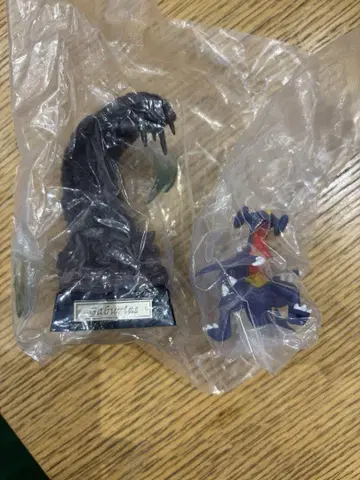POCKET STATUE 드래곤 타입 한카리아스