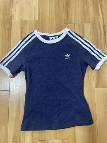 adidas 3선 네이비 티셔츠 L (일본 사이즈)