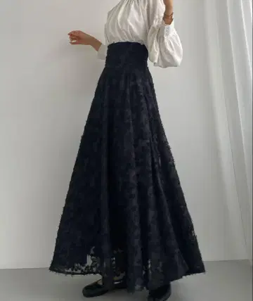 블랙 레이스 플레어 스커트