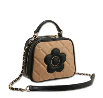[새상품급] MARY QUANT 스퀘어 퀼트 데이지 패치 2WAY 숄더