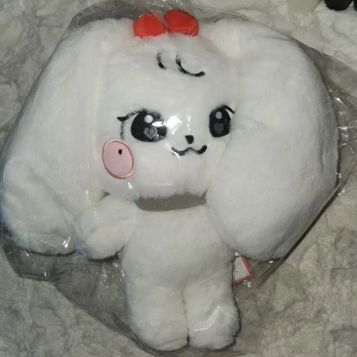 アイドル IVE minive FLUFFY PLUSH 30cm ver CHERRY IVE - MINIVE Fluffy Plush 30CM Ver. [WELCOME TO MINIVE