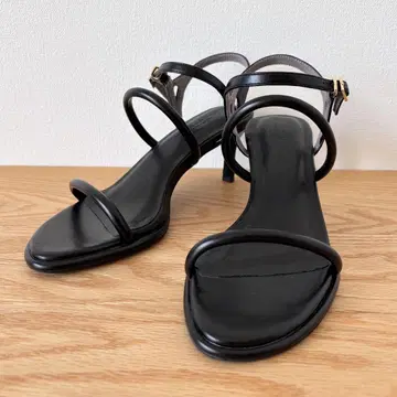 그린 라벨 릴랙싱 5cm 힐 샌들 블랙 M 사이즈