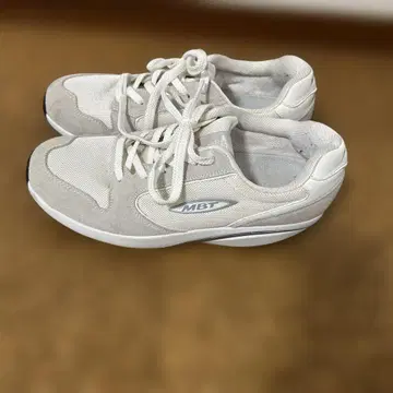 MBT 화이트 스니커즈