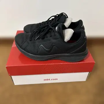 MBT 블랙 스니커즈