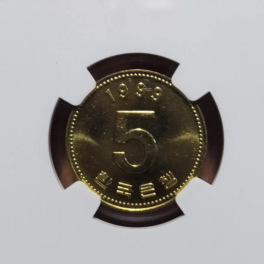 Rare Year 1999 Week 5 Graded Coin on Bunjang Global Site.