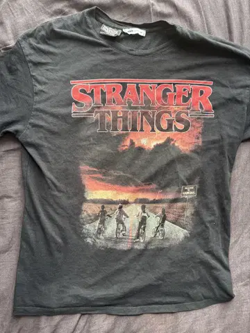 STRANGER THINGS 그래픽 티셔츠 M 사이즈 블랙