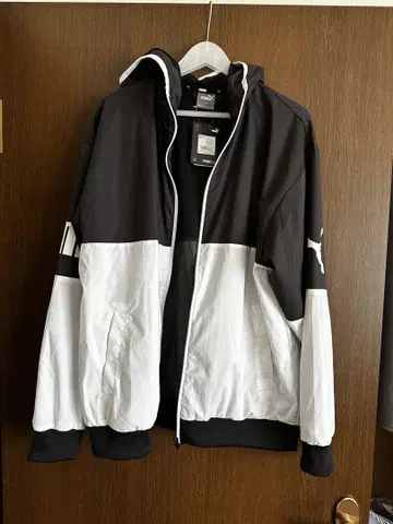 PUMA 윈드브레이커 블랙/화이트
