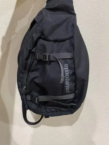 파타고니아 블랙 슬링 백 중고!