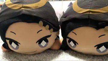트위스트 자밀 누워 있는 봉제 인형