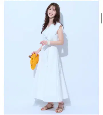 화이트 플레어 스커트 벨트 포함