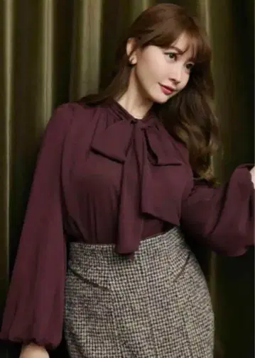 Herlipto Two-Way Bow-Tie Chiffon Blouse