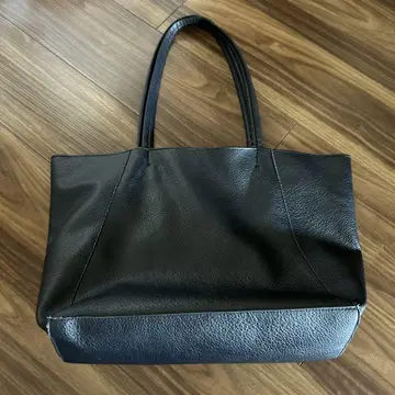블랙 토트백 안쪽 지퍼 포켓 부착