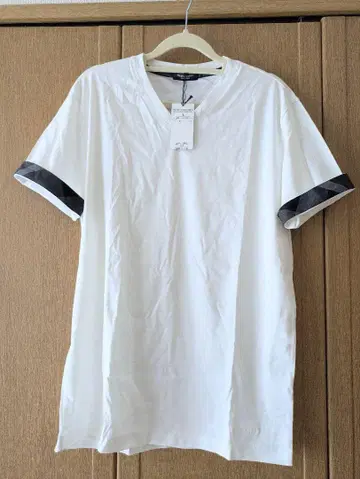 새상품 BLACK LABEL 반팔 티셔츠