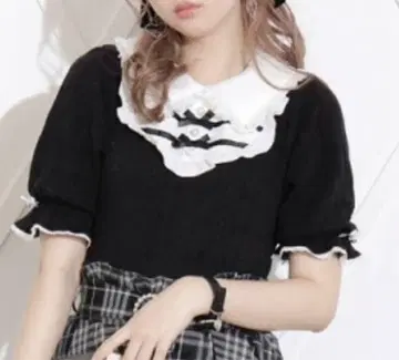 노에미 더블 리본 케이블 자카드 컷 티셔츠 상의