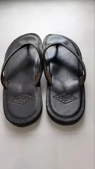 Genuine Wear 블랙 비치 샌들