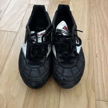 Mizuno Morelia 축구화 블랙/화이트