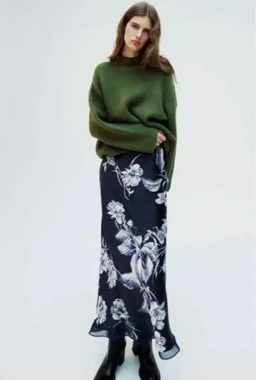 ZARA 택 포함 미사용 꽃무늬 롱 스커트 새틴 네이비
