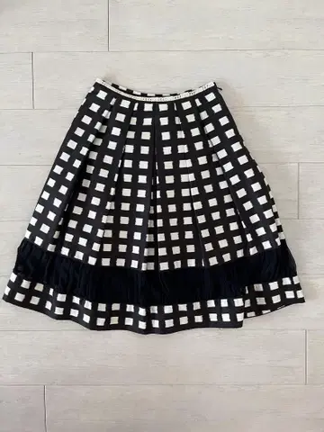 GRAYISH 체크 무늬 플레어 스커트