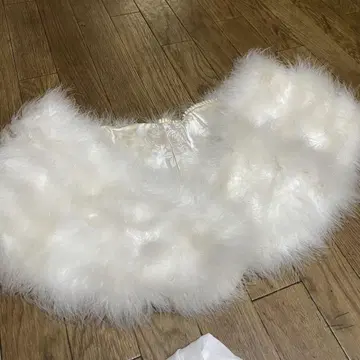 화이트 퍼 탈부착 카라와 장갑 세트