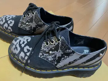 Dr. Martens 스네이크 패턴 로퍼