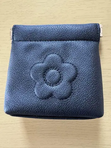 MARY QUANT 마리 퀀트 슈링크 데이지 엠보싱 스프링 파우치