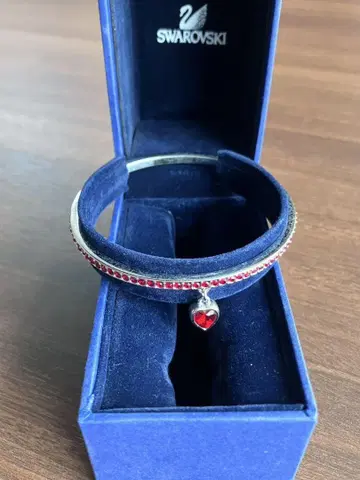 SWAROVSKI 스와로브스키 팔찌 하트 참 핑크