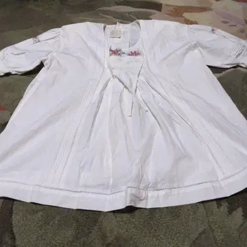핑크하우스 자수 화이트 코튼 블라우스