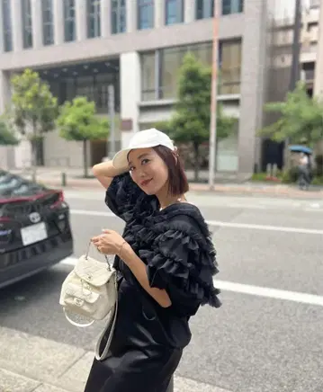 로지몬스터 반팔 블라우스 블랙