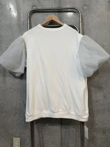 AMERI 벌룬 슬리브 화이트 셔츠