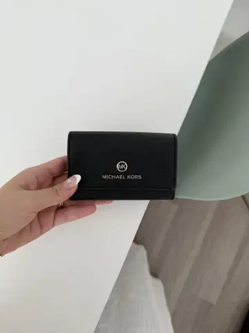 마이클코어스 블랙 명함지갑