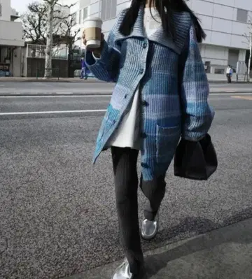 Ameri GLITTER PRINT KNIT CARDIGAN