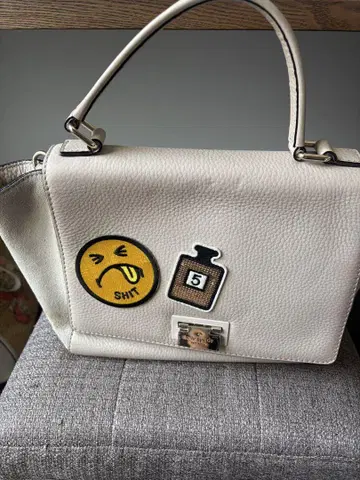 Kate Spade 패치 장식 베이지 핸드백