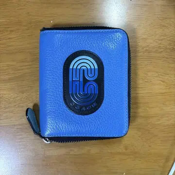 지퍼 달린 파란색 반지갑