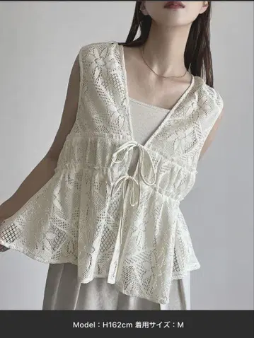 LAUIR 리본 플라워 레이스 베스트 크림