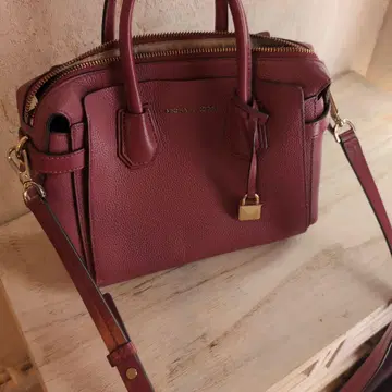 MICHAEL KORS 버건디 숄더백
