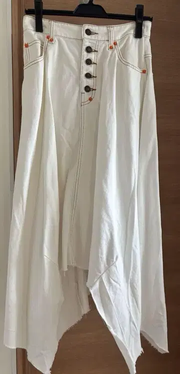 REDYAZEL 화이트 데님 언밸런스 스커트