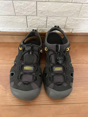 KEEN 아웃도어 샌들 블랙