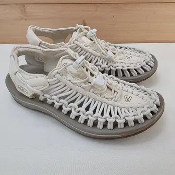 킨 우먼 유니크 화이트/콘스톡 23cm