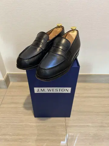 J.M. WESTON 블랙 가죽 로퍼
