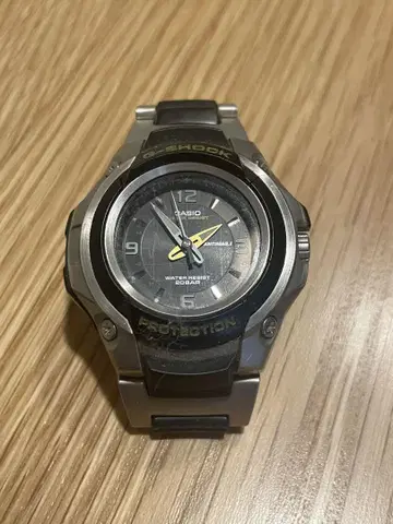 CASIO G-SHOCK 실버/블랙 200m 방수