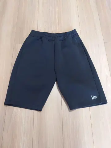 뉴에라 하프 팬츠 블랙 (블랙)