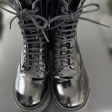 EMPORIO ARMANI 블랙 워크 부츠