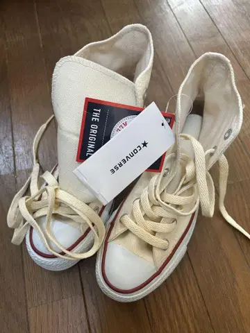 새상품 컨버스 아이보리 하이컷 스니커즈 22cm