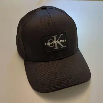 미사용 Calvin Klein Jeans 블랙 캡