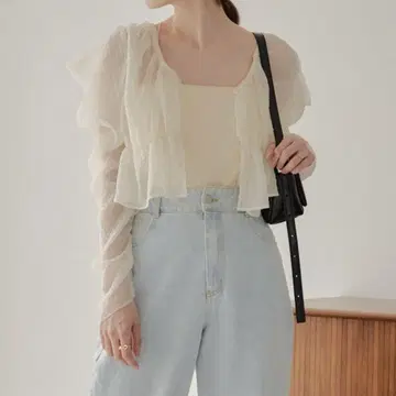 Kastane 파워 숄더 블라우스 초커 없음