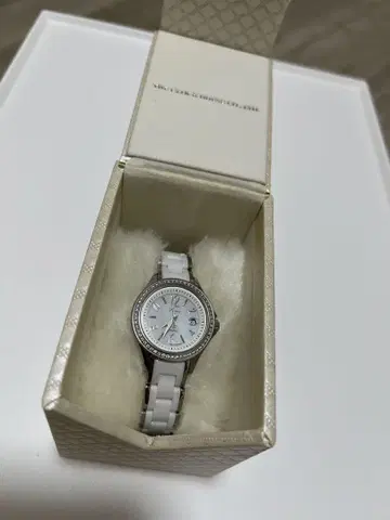 화이트 여성용 손목시계