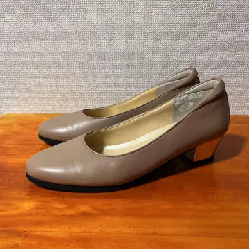 새상품급 힐즈 애비뉴 베이지 24cm 펌프스 골드 힐