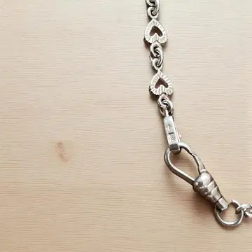 러브 앤 헤이트 목걸이
