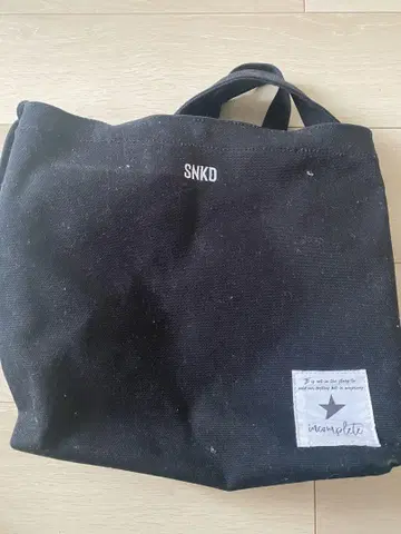 SNKD 블랙 토트백