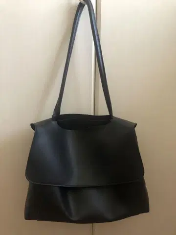 블랙 가죽 숄더백